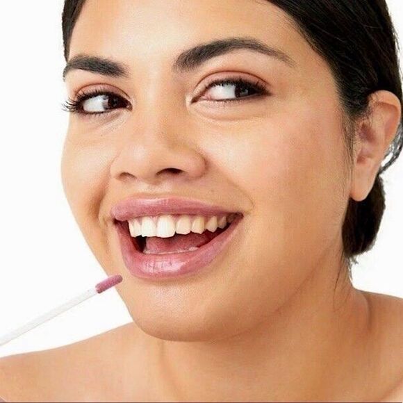 Julep Plush Kisses Hydrating Lip Gloss Duo in Plush Kisses - Picture 4 of 10